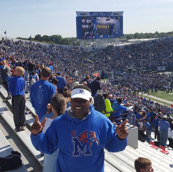 Meet your Posher, Derick - Picture 1 of 1